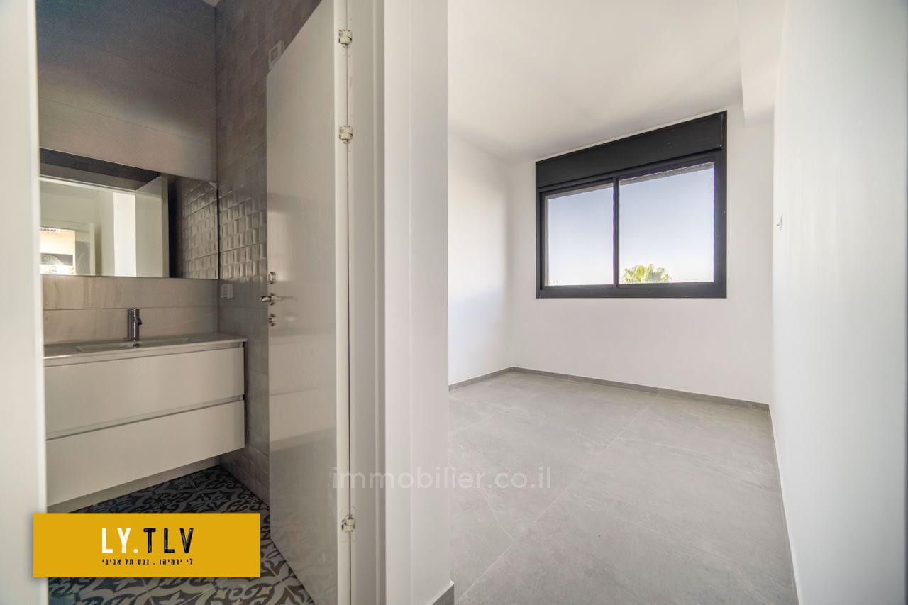 Quartier résidentiel Beau 4 pieces dans un nouvel immeuble du nouveau nord pres de la place basel avec mamad balcon et parking