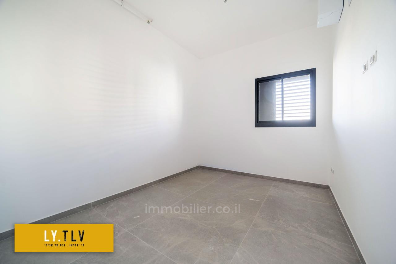 Quartier résidentiel Beau 4 pieces dans un nouvel immeuble du nouveau nord pres de la place basel avec mamad balcon et parking