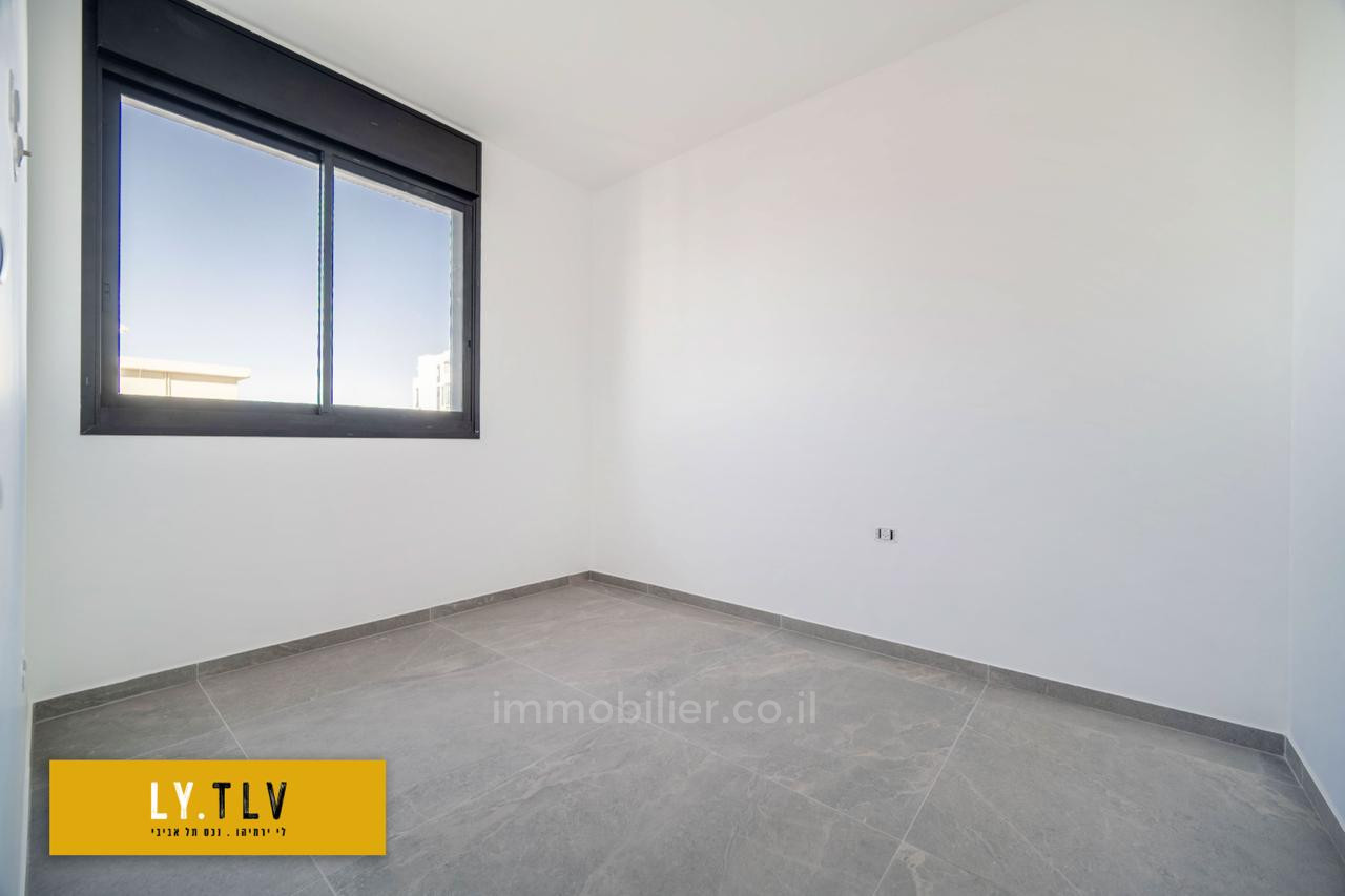 Quartier résidentiel Beau 4 pieces dans un nouvel immeuble du nouveau nord pres de la place basel avec mamad balcon et parking