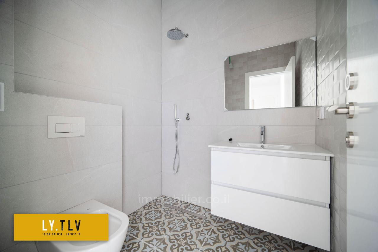 Quartier résidentiel Beau 4 pieces dans un nouvel immeuble du nouveau nord pres de la place basel avec mamad balcon et parking