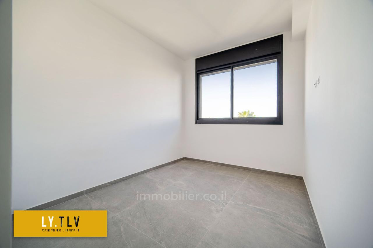 Quartier résidentiel Beau 4 pieces dans un nouvel immeuble du nouveau nord pres de la place basel avec mamad balcon et parking