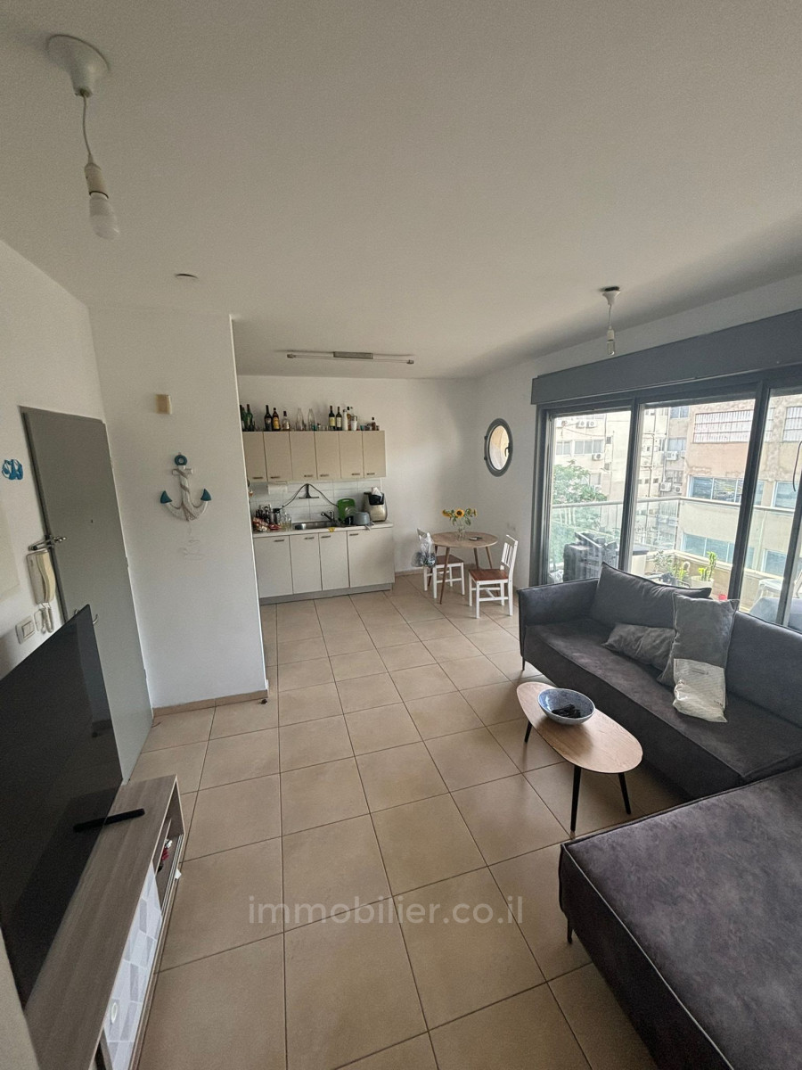 Quartier résidentiel Superbe 3 pieces dans un immeuble neuf avec parking et mamad a cote de sarona