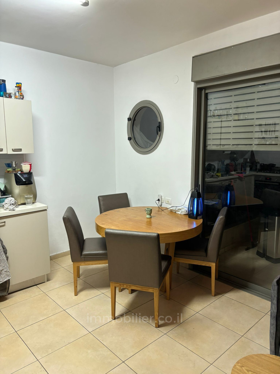 Quartier résidentiel Superbe 3 pieces dans un immeuble neuf avec parking et mamad a cote de sarona