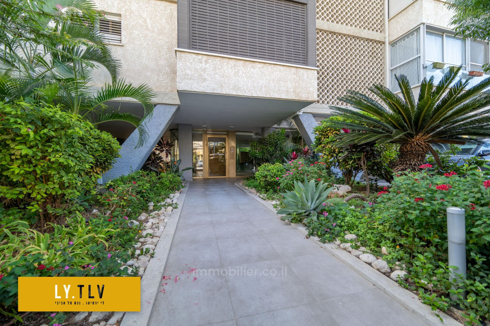 Wohnviertel Superbe 4 pieces renove architecturellement a deux pas du parc dans un immeuble avec parking