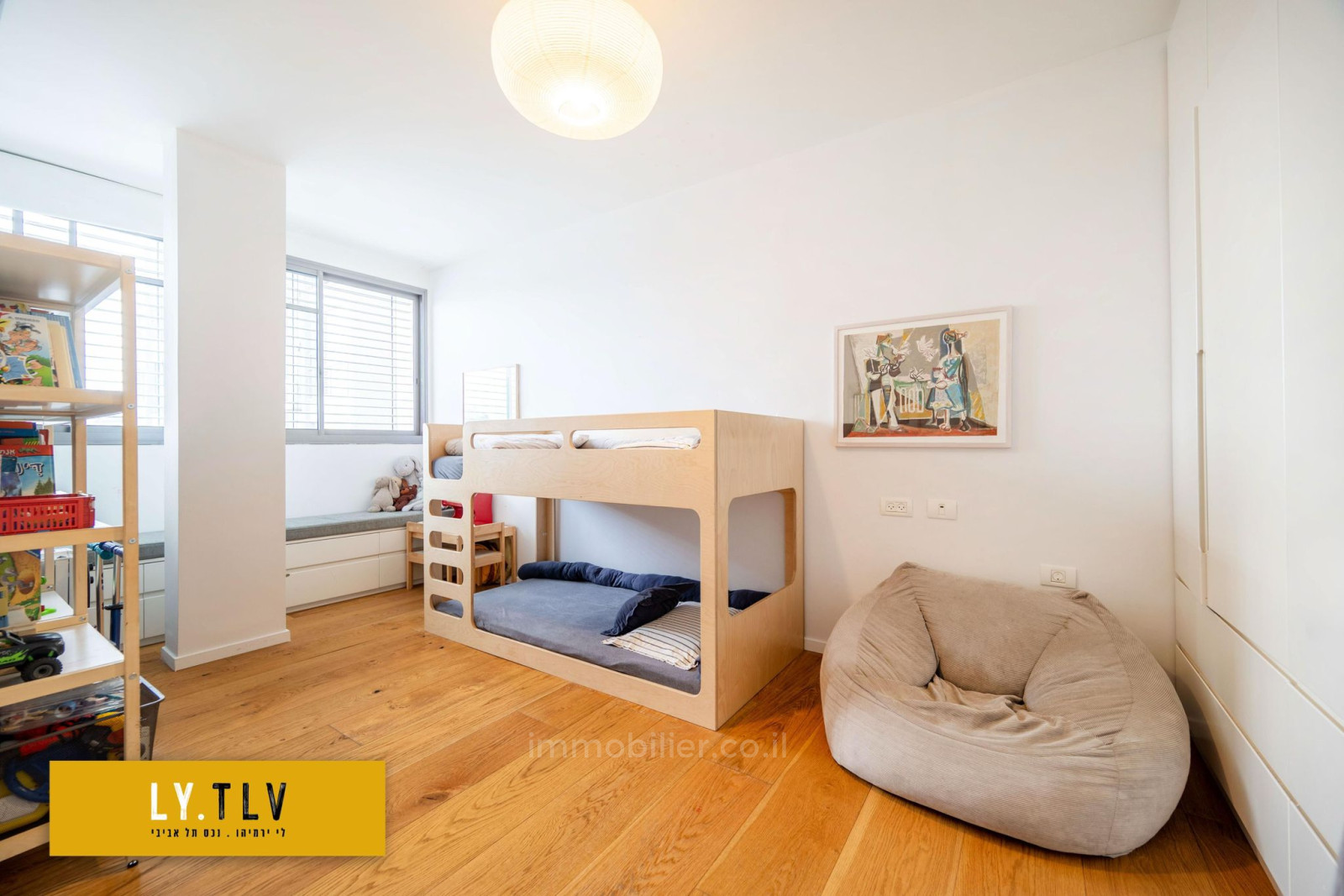 Quartier résidentiel Superbe 4 pieces renove architecturellement a deux pas du parc dans un immeuble avec parking