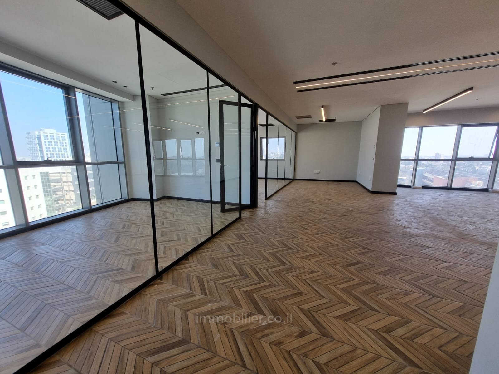 Barrio residencial Bureaux neuf dans immeuble de bureaux tres recherche sur guivat shaoul