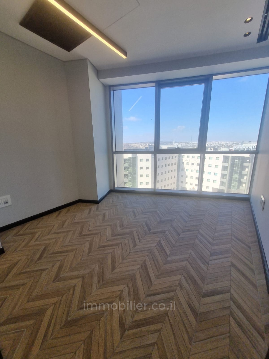 Wohnviertel Bureaux neufs dans immeuble de bureaux tres demande sur guivat shaoul