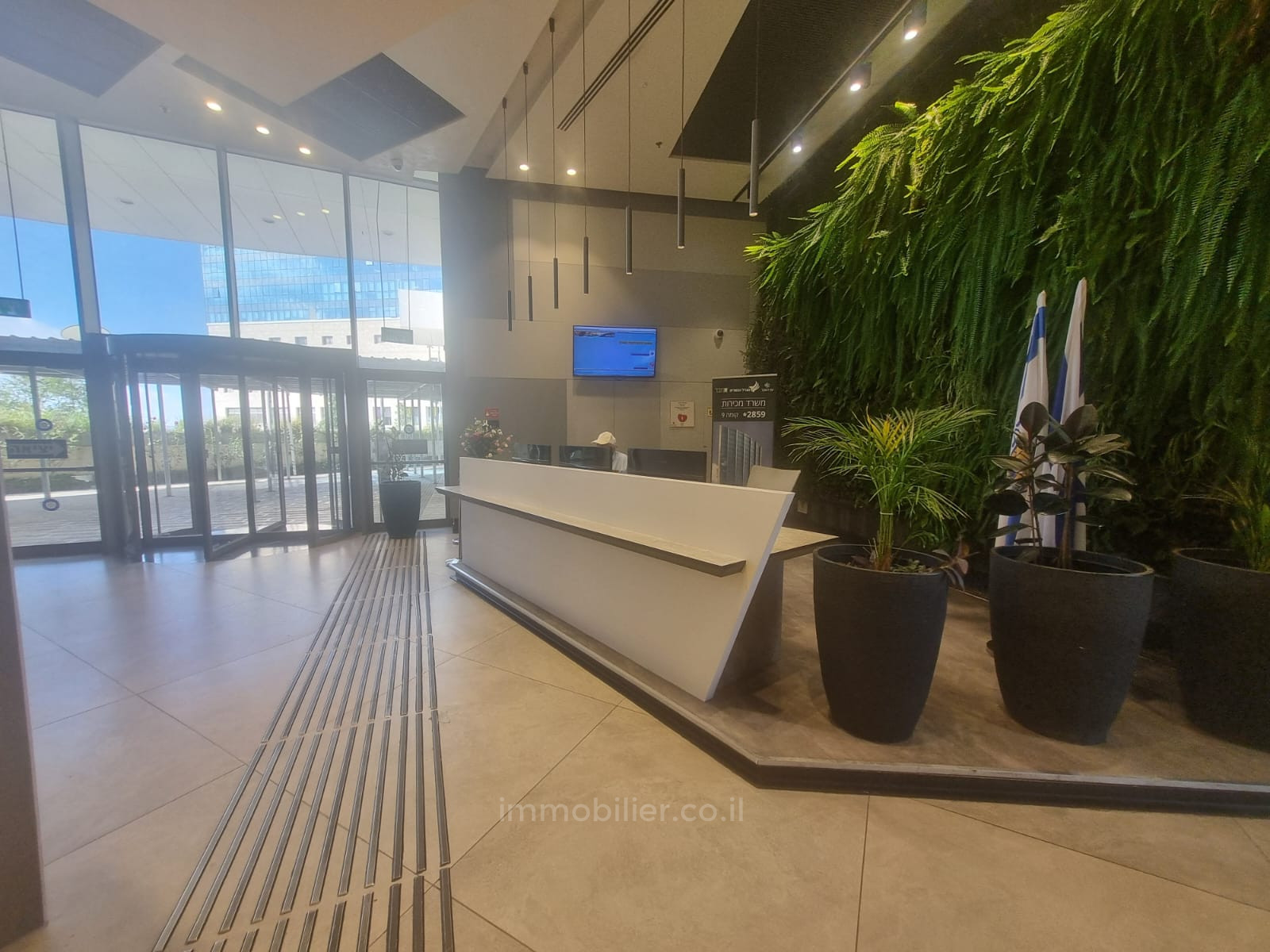 Wohnviertel Bureaux neufs dans immeuble de bureaux tres demande sur guivat shaoul