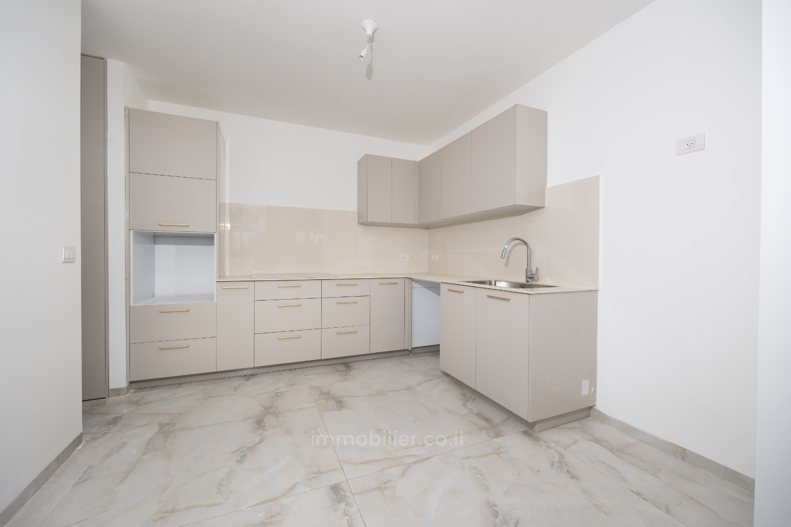 Barrio residencial Superbe 4 pieces neuf avec terrasse emplacement ideal a mekor haim