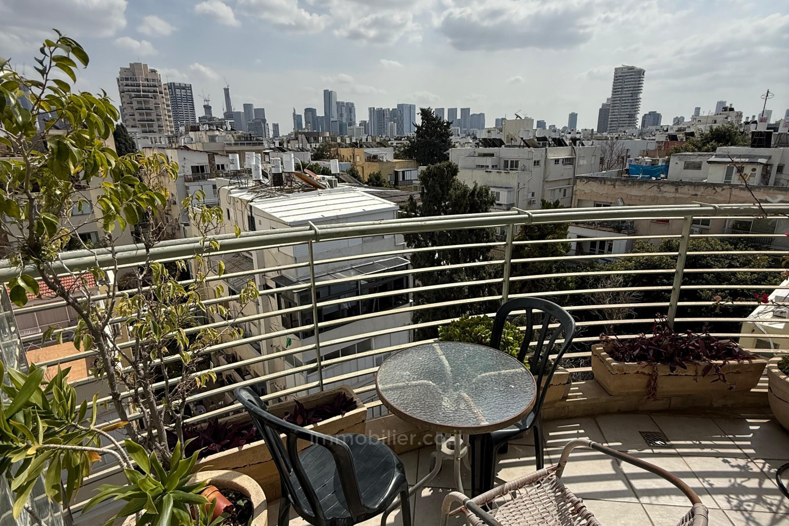 Residential quarter A vendre tel aviv rue ranak a deux pas de la plage gordon