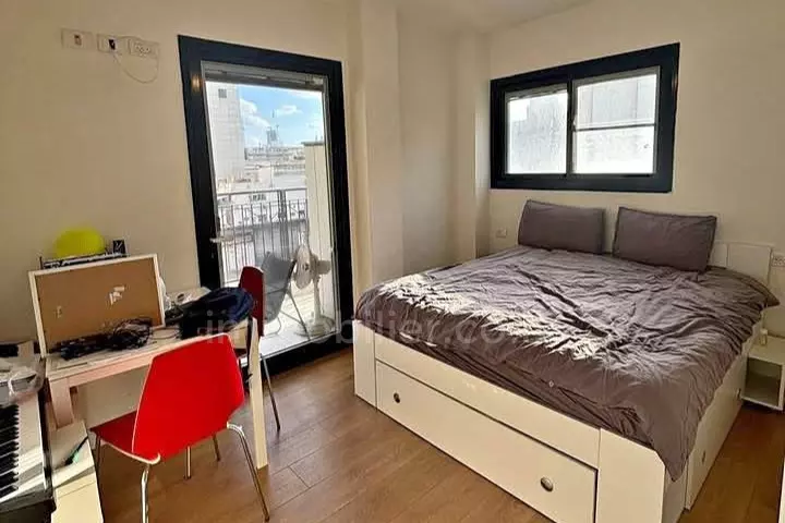 Apartamento 4 cômodos Tel Aviv Montifiory 828-IBL-134