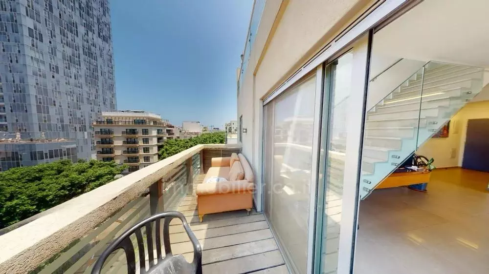 Apartamento 4 cômodos Tel Aviv Lev Tel-Aviv 828-IBL-136