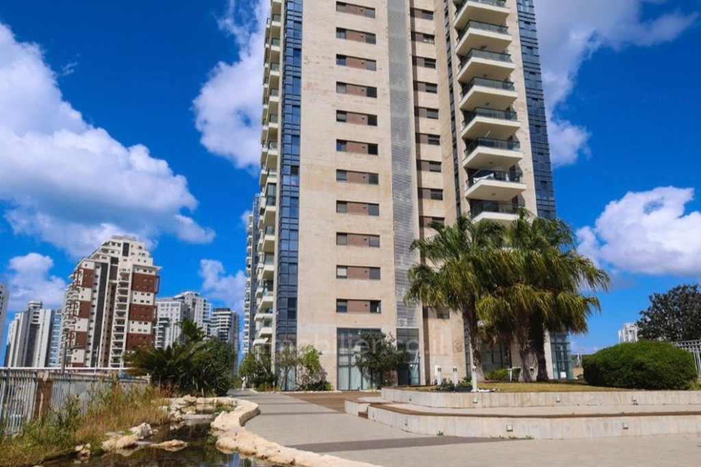 Quartier résidentiel À vendre – superbe appartement 5 pieces rehov mishpakhat malevski  - 
ir yamim (netanya)