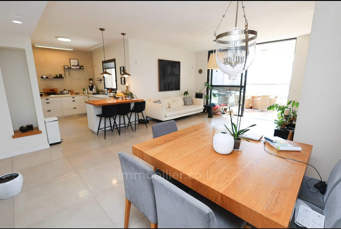 Quartier résidentiel À vendre – superbe appartement 5 pieces rehov mishpakhat malevski  - 
ir yamim (netanya)