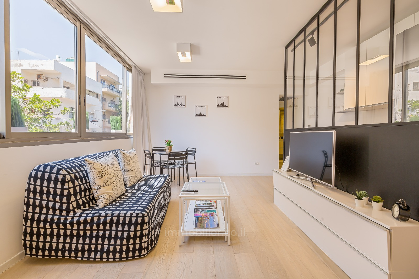 Quartier résidentiel A vendre - 2 pieces proche mer dans immeuble recent tres bien entretenu