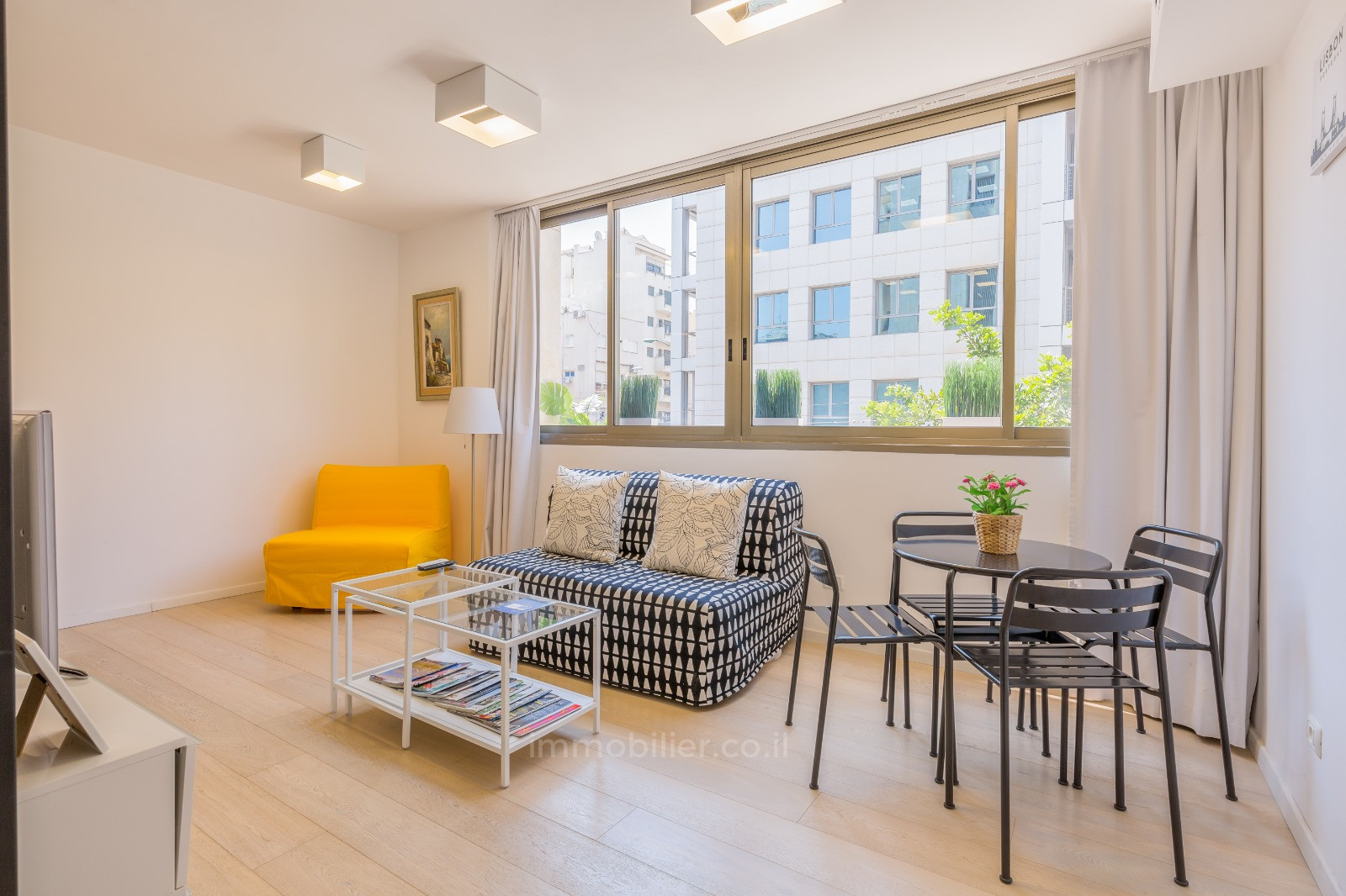 Quartier résidentiel A vendre - 2 pieces proche mer dans immeuble recent tres bien entretenu