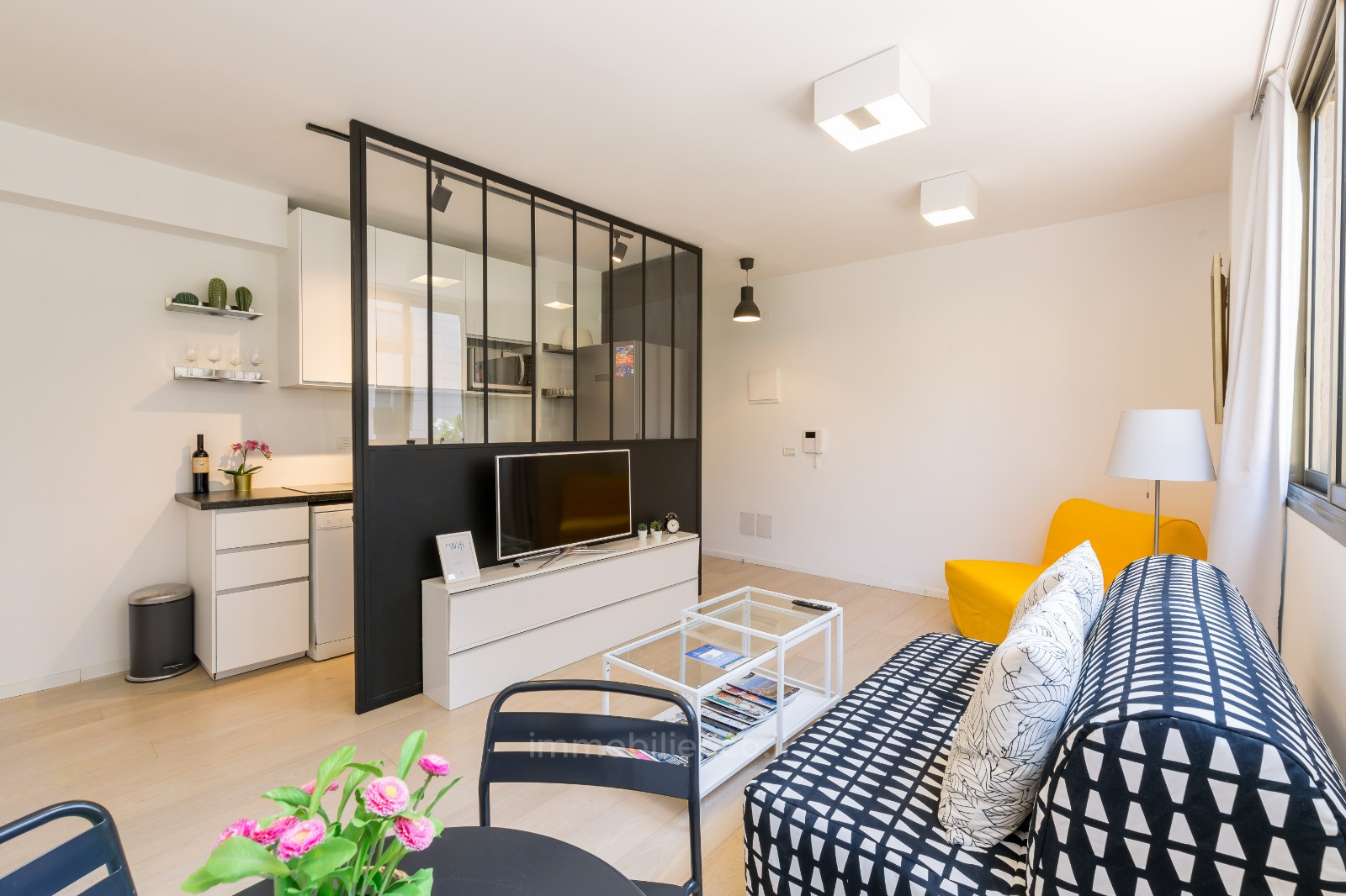 Quartier résidentiel A vendre - 2 pieces proche mer dans immeuble recent tres bien entretenu