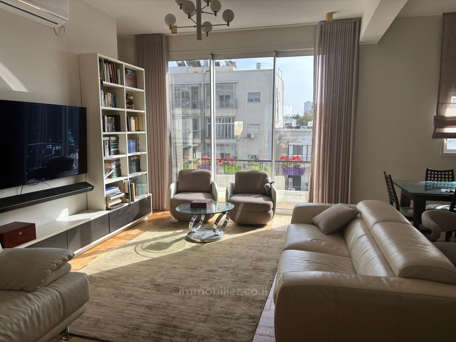 Wohnviertel A vendre 3 pieces renove spacieux et hauts plafonds rue frishman