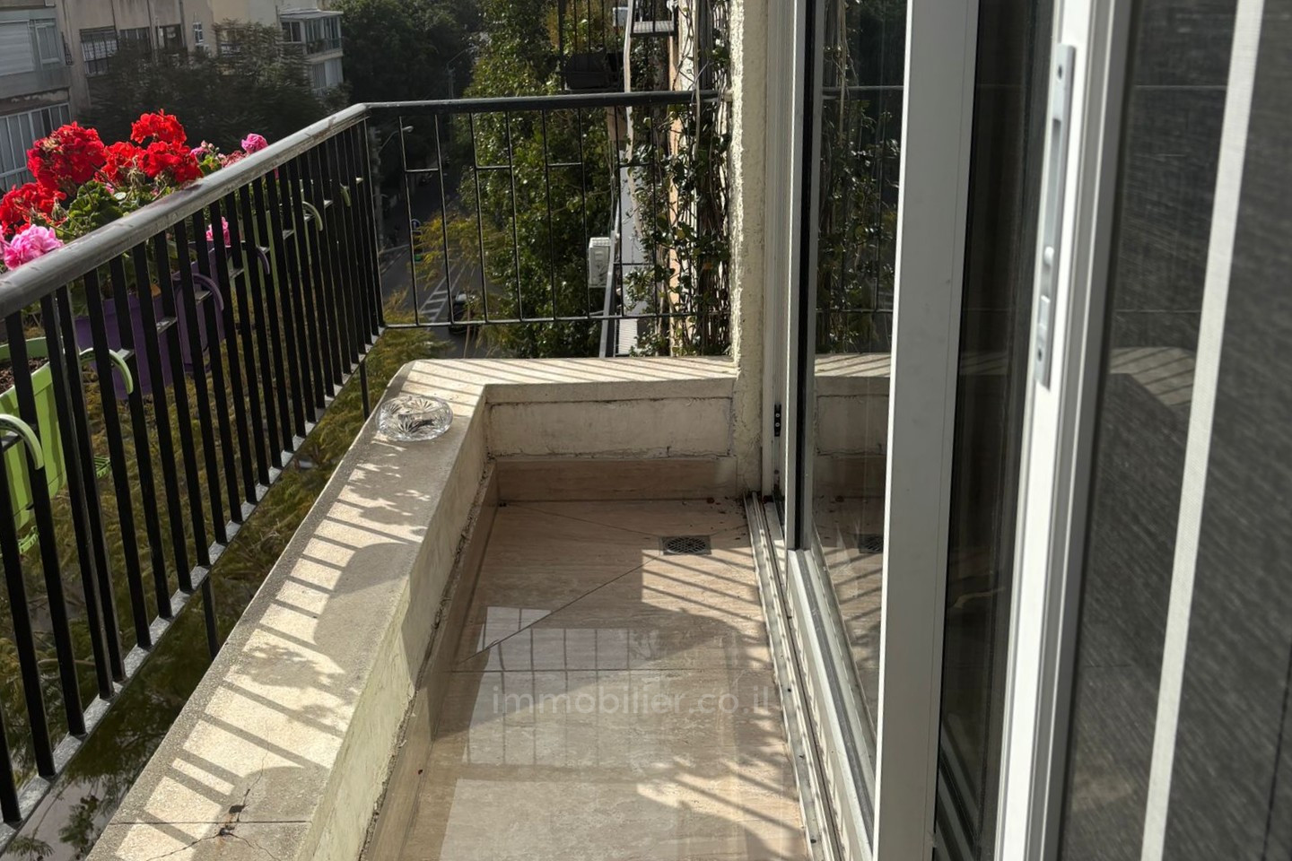 Wohnviertel A vendre 3 pieces renove spacieux et hauts plafonds rue frishman