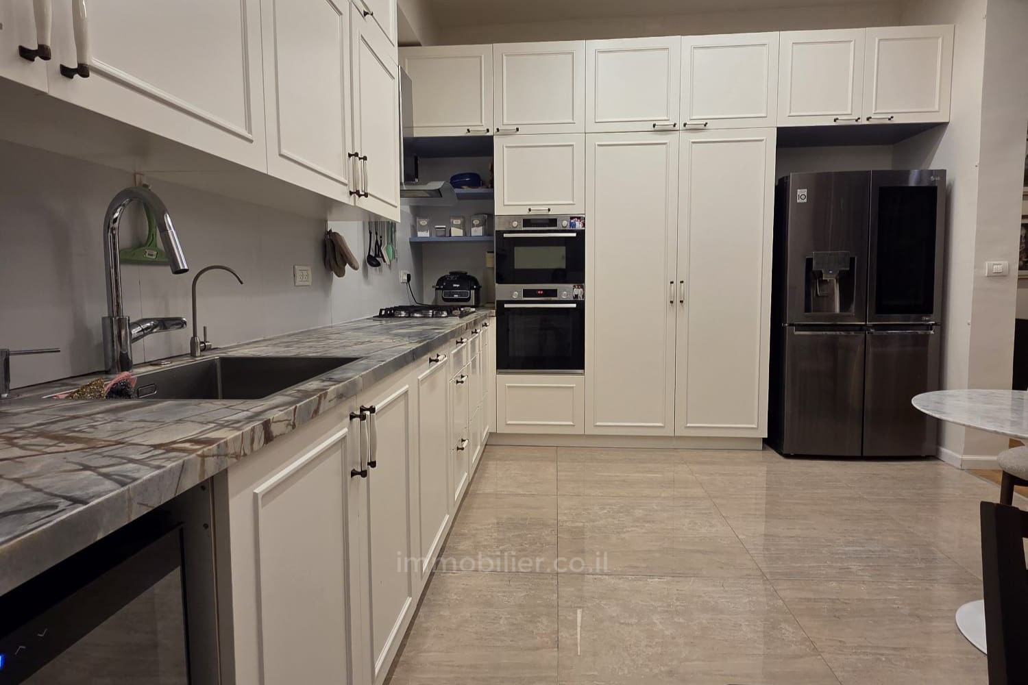 Wohnviertel A vendre 3 pieces renove spacieux et hauts plafonds rue frishman