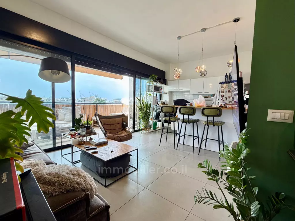 À VENDRE – Appartement rénové 3 pièces dans immeuble neuf
Rue Lilienblum, Tel-Aviv-Yafo
