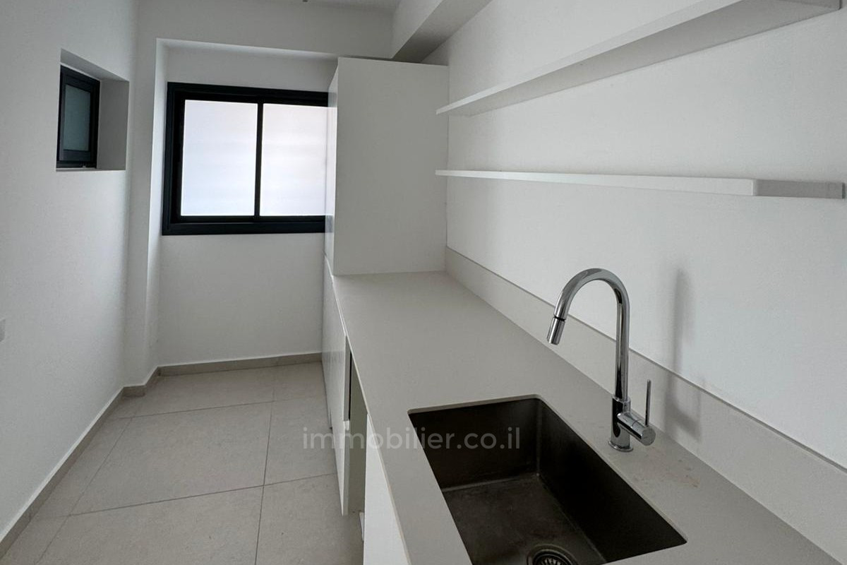 Quartier résidentiel Bat yam: dans une tour de standing - 5 pieces avec mamad - 131m²+14m² terrasse