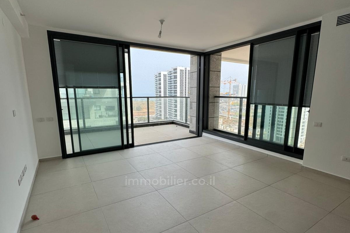 Quartier résidentiel Bat yam: dans une tour de standing - 5 pieces avec mamad - 131m²+14m² terrasse