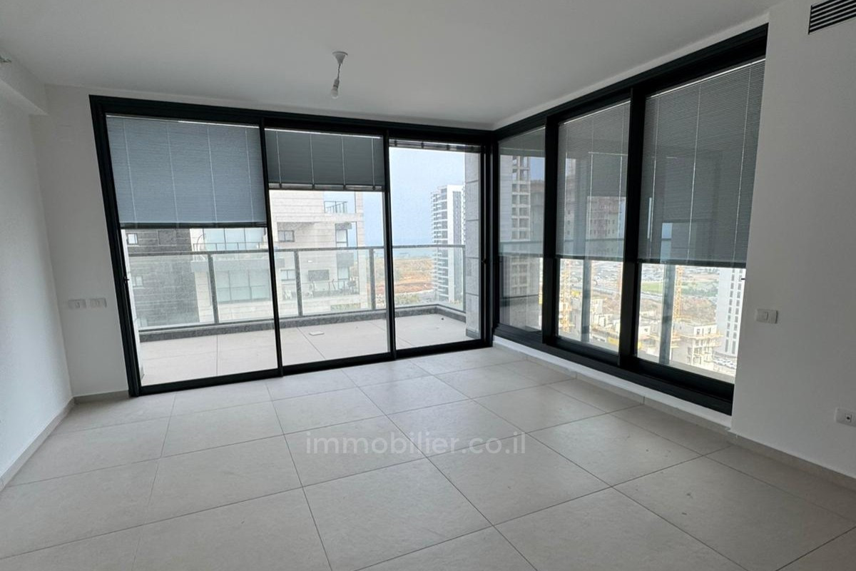 Quartier résidentiel Bat yam: dans une tour de standing - 5 pieces avec mamad - 131m²+14m² terrasse