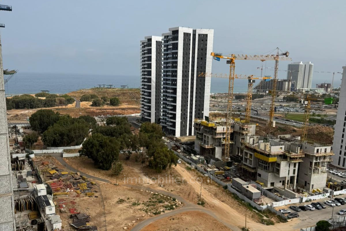 Quartier résidentiel Bat yam: dans une tour de standing - 5 pieces avec mamad - 131m²+14m² terrasse