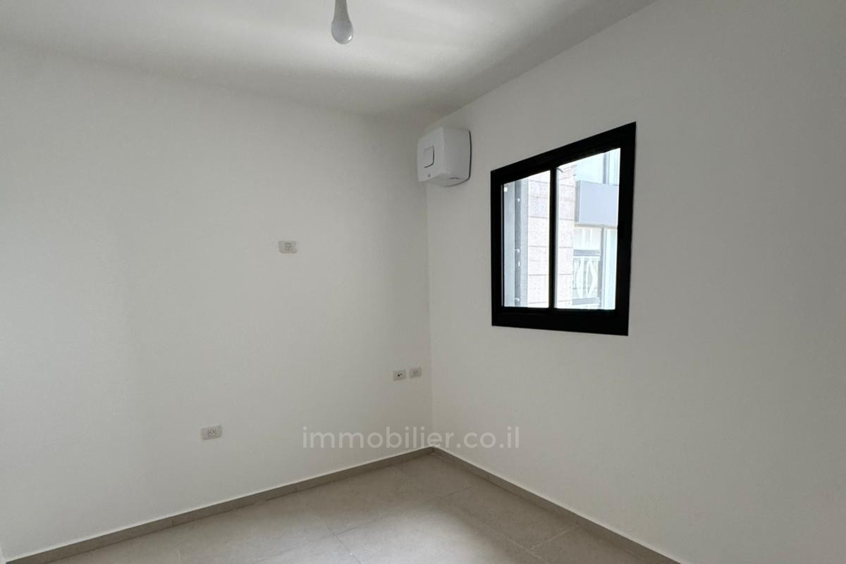 Quartier résidentiel Bat yam: dans une tour de standing - 5 pieces avec mamad - 131m²+14m² terrasse