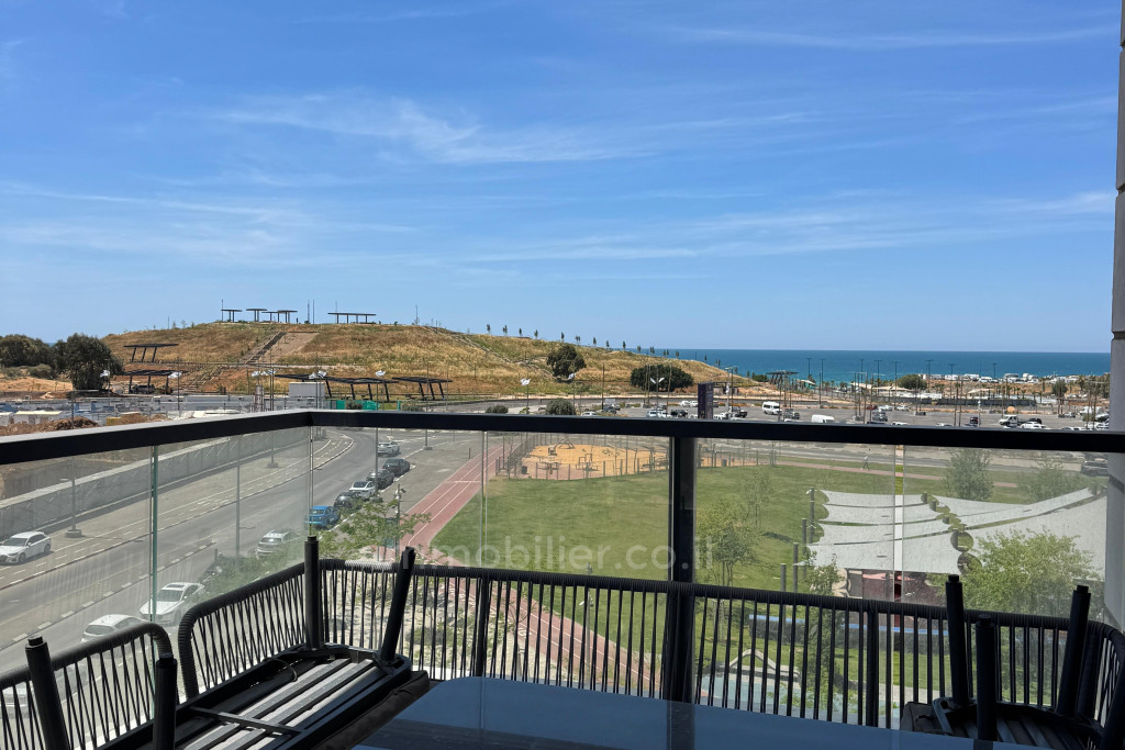 Residential quarter Appartement 3 pieces rue ehud manor a bat yam 76m16m vue degagee