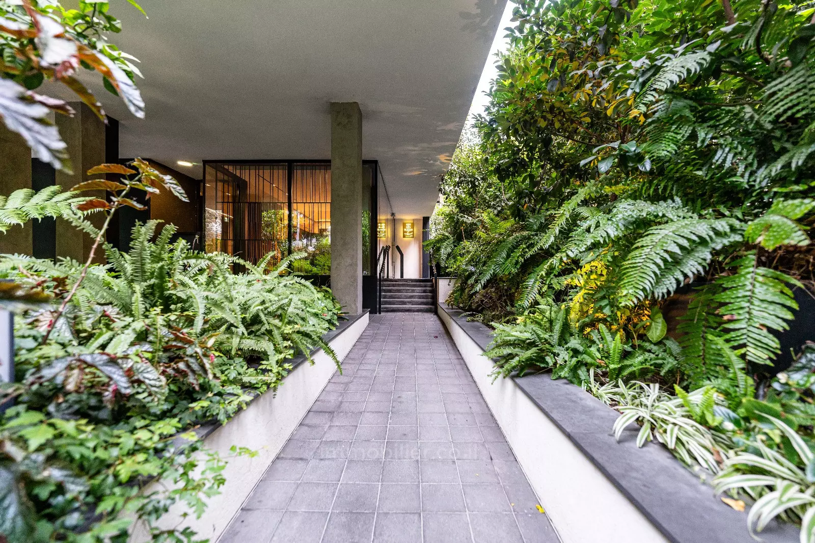 Apartamento 4 cômodos Tel Aviv Rothshild 828-IBL-96