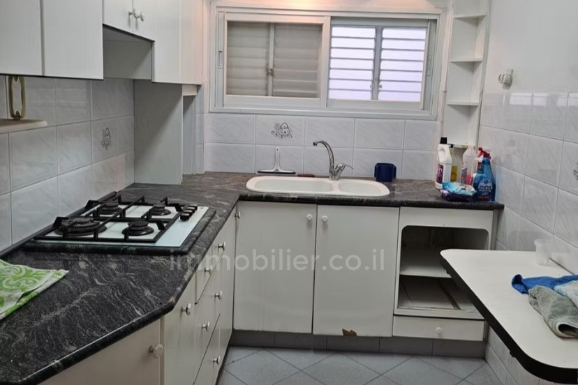 Wohnquartier A vendre appartement 3 pieces rue balfour bat yam a 400m de la mer