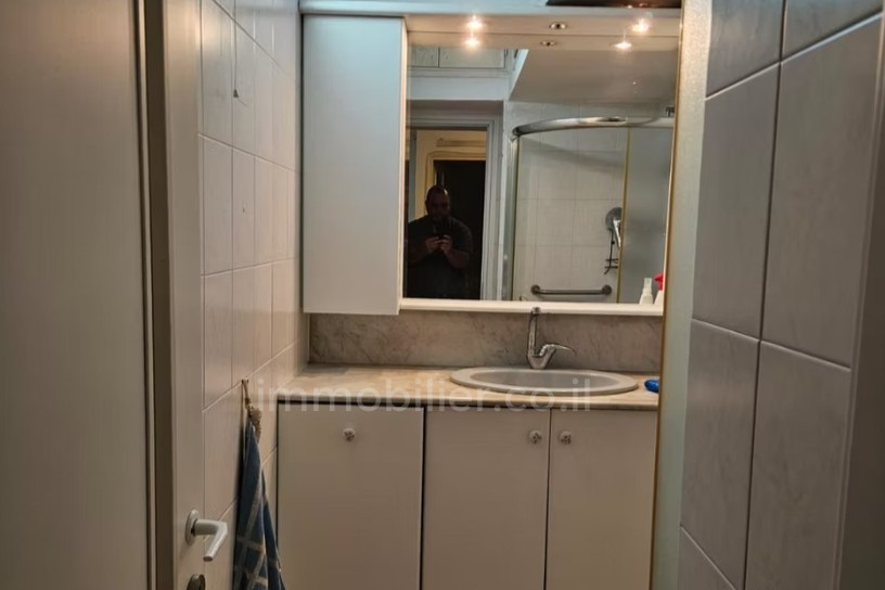 Wohnquartier A vendre appartement 3 pieces rue balfour bat yam a 400m de la mer