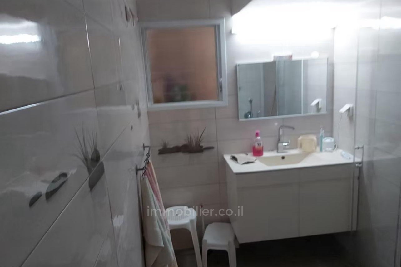 Residential quarter Appartement a vendre centre bat yam rue jabotinsky zone recherchee