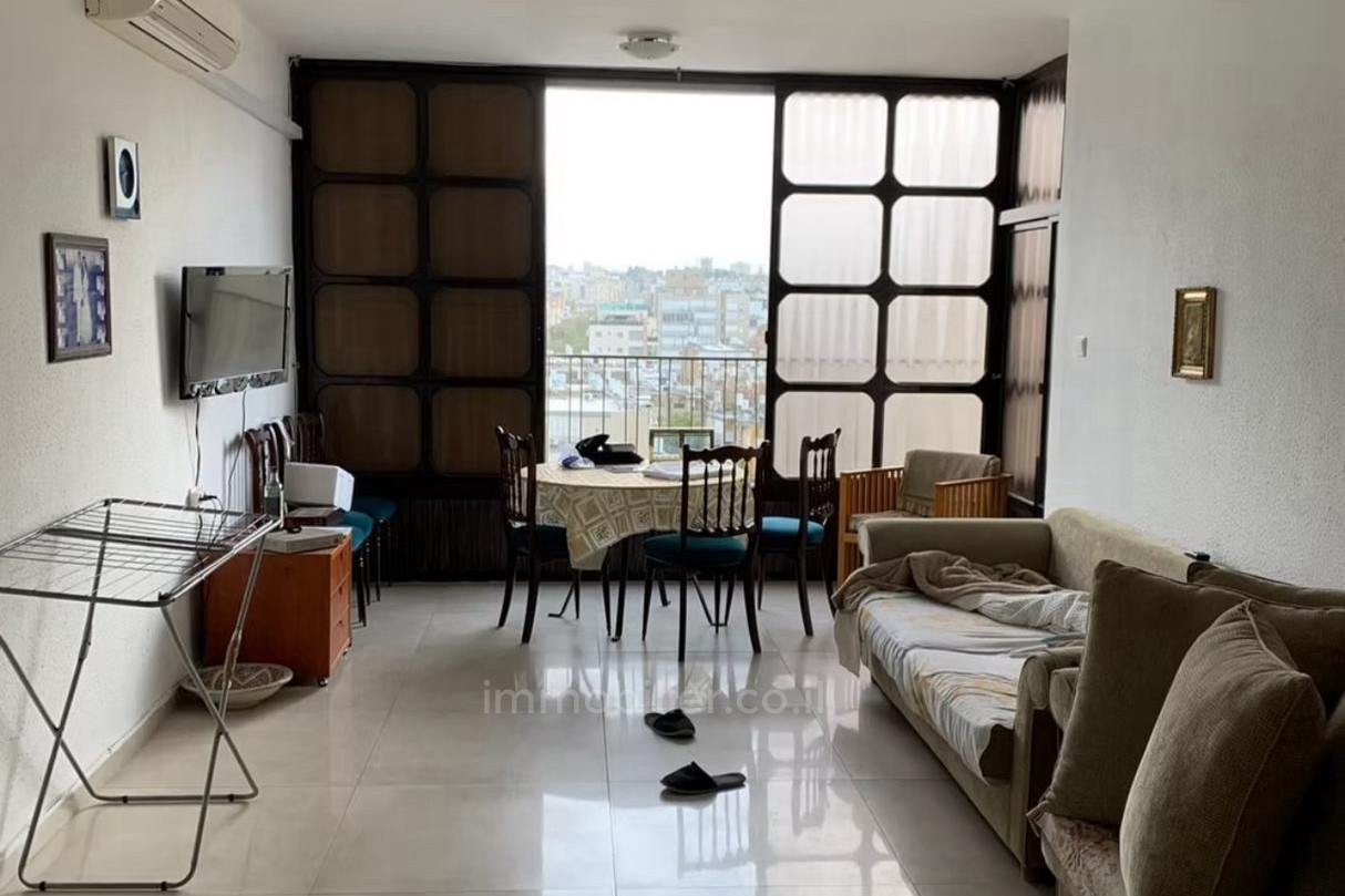 Residential quarter Appartement a vendre centre bat yam rue jabotinsky zone recherchee