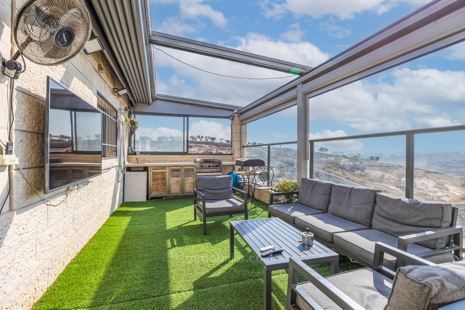 Dzielnica mieszkaniowa Penthouse rare a har homa avec revenu passif et vue a couper le souffle