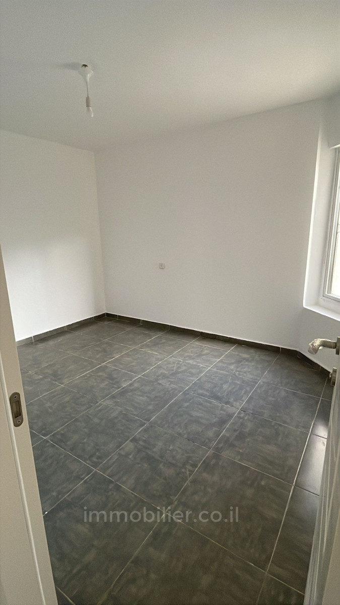 Barrio residencial Beau 4 pieces entierement renove