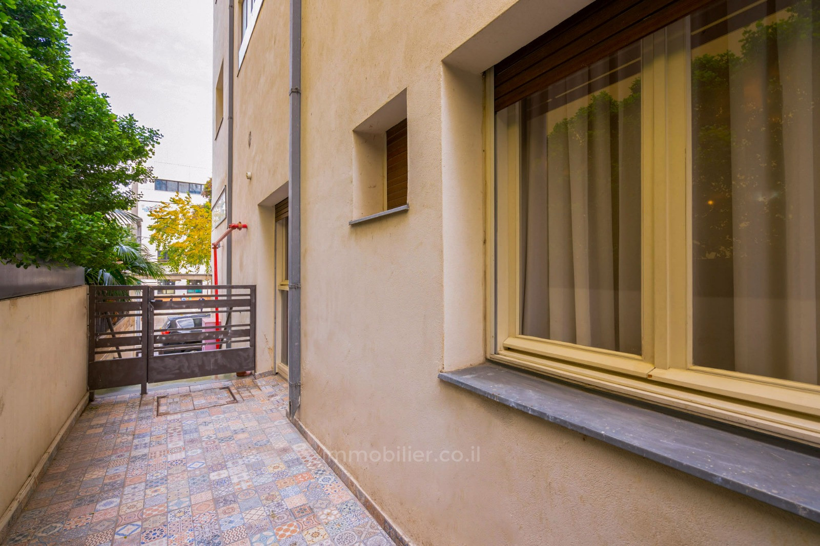 Quartier résidentiel Rez-de-chaussée avec terrasse au cœur de shenkin – tel-aviv