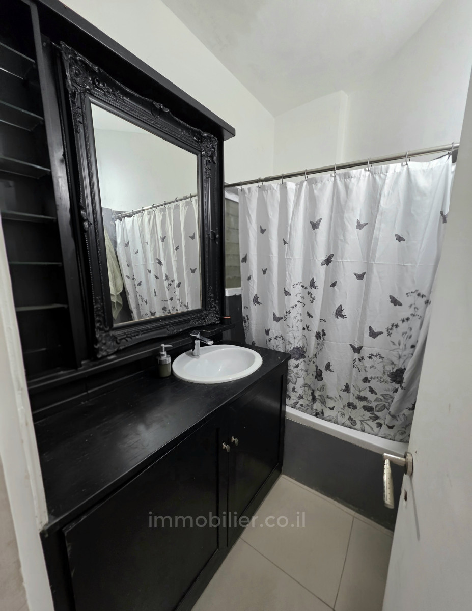 Dzielnica mieszkaniowa Superbe 3 pieces renove quartier sud de bat yam