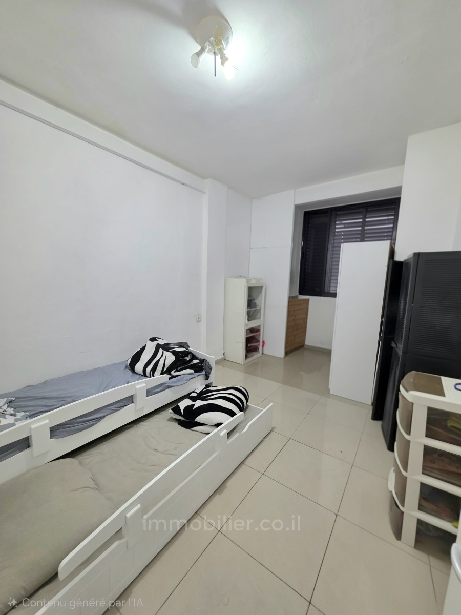 Dzielnica mieszkaniowa Superbe 3 pieces renove quartier sud de bat yam