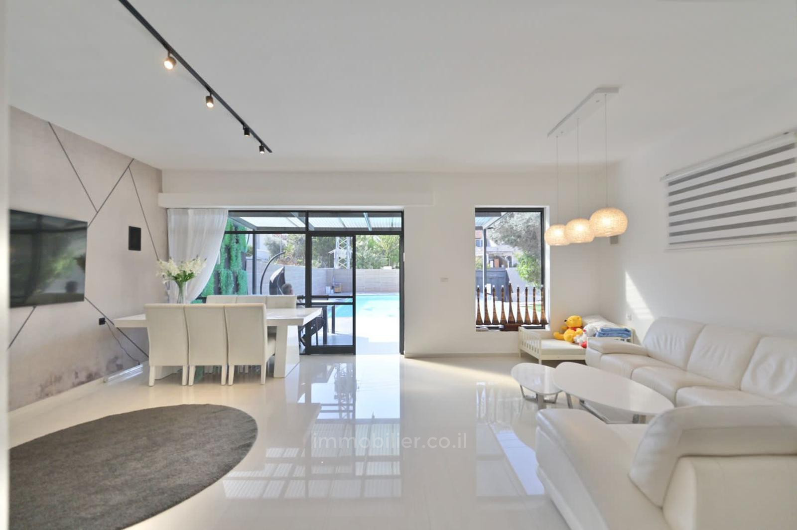 Residential quarter Villa spacieuse avec piscine et jardin neve hof rishon lezion