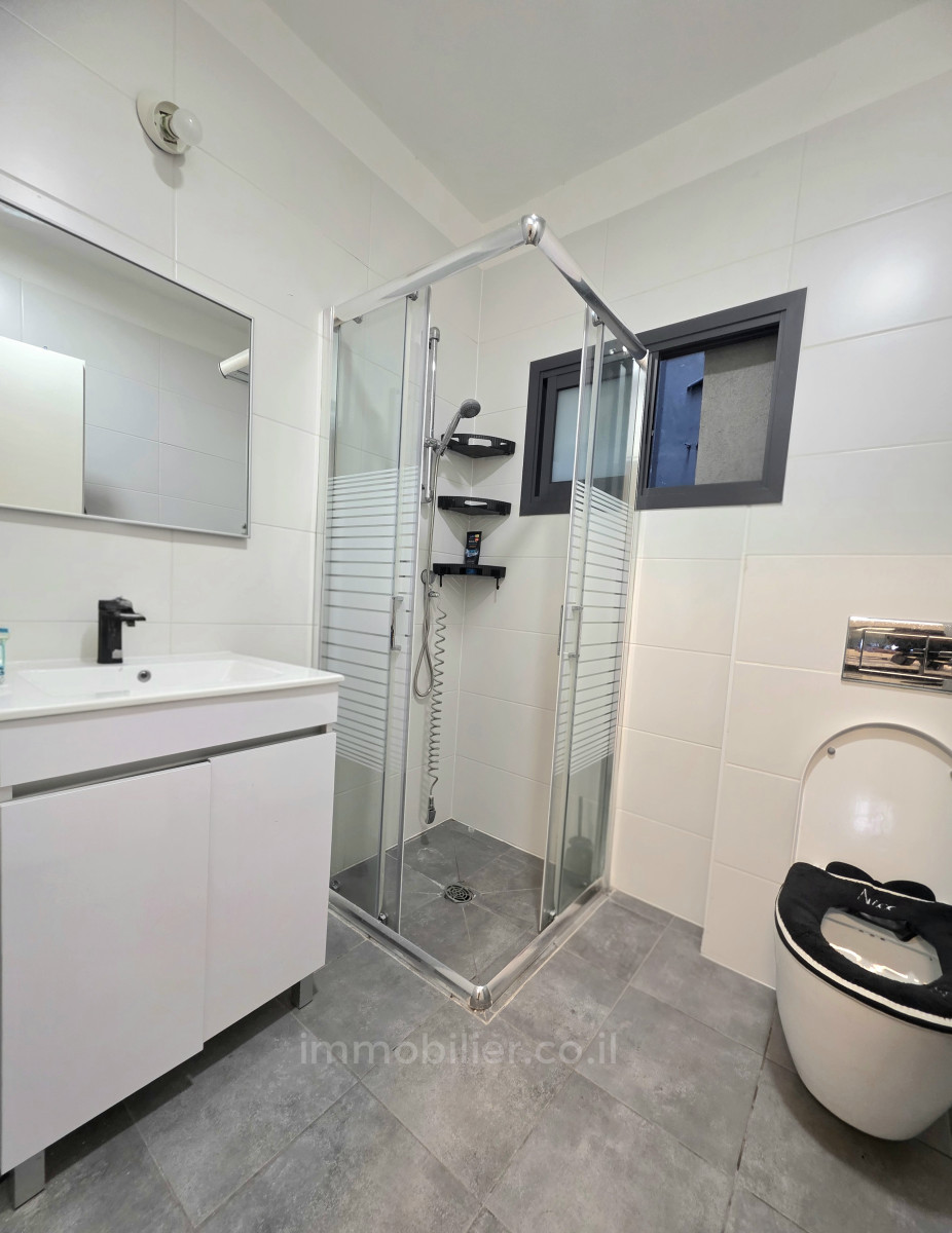 Wohnviertel A vendre superbe appartement 4 pieces en deuxieme ligne de mer avec vue mer