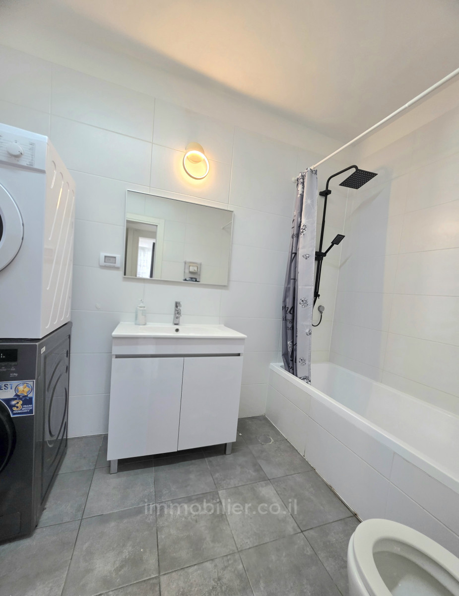 Wohnviertel A vendre superbe appartement 4 pieces en deuxieme ligne de mer avec vue mer