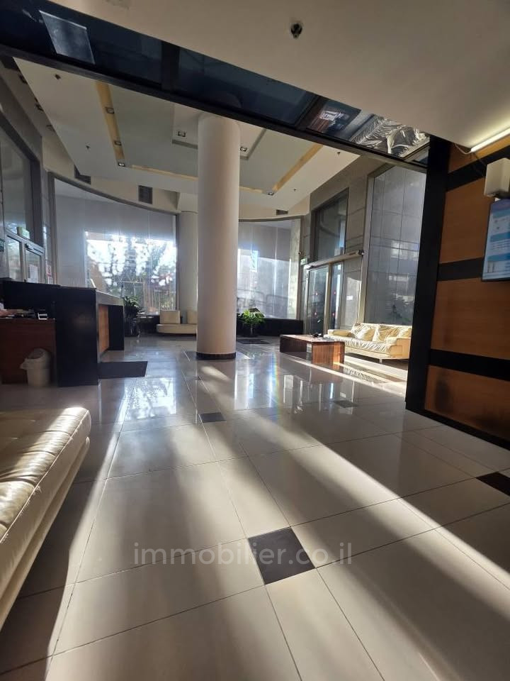 Жилой квартал A louer superbe appartement de 4 pieces spacieux et lumineux avec vue directe sur la mer