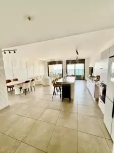 Apartamento 5 cômodos Ashdod À beira-mar