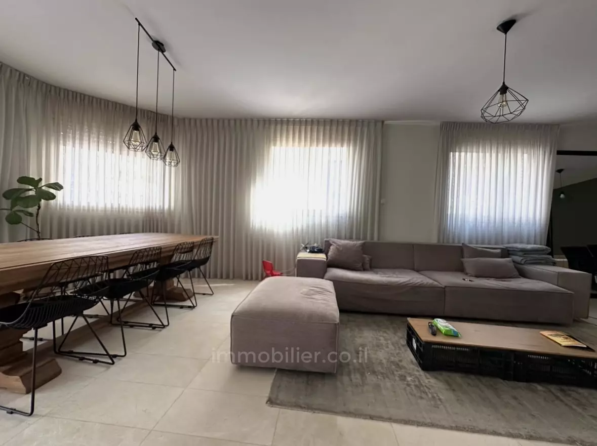 Apartamento 4 cômodos Tel Aviv Região marítima 232-IBL-3953