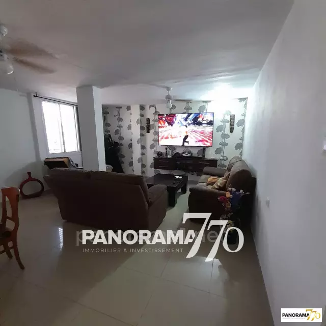 Apartamento 4 cômodos Ascalão Afridar