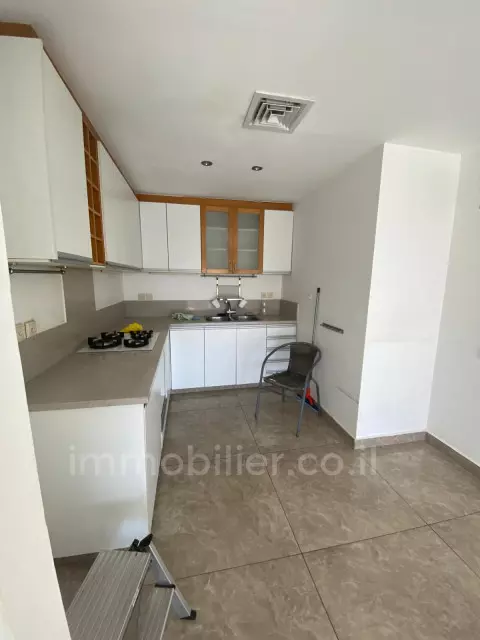 Apartamento 4 cômodos Jerusalém Baka