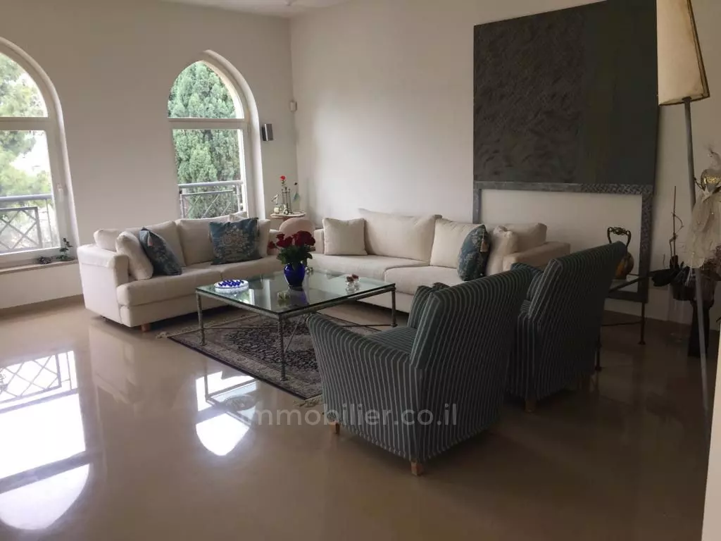 Duplex 6 cômodos Jerusalém Abu Tor 245-IBL-1941